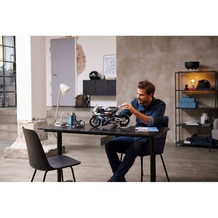 LEGO TECHNIC BMW M 1000 RR 42130 - imagine 3