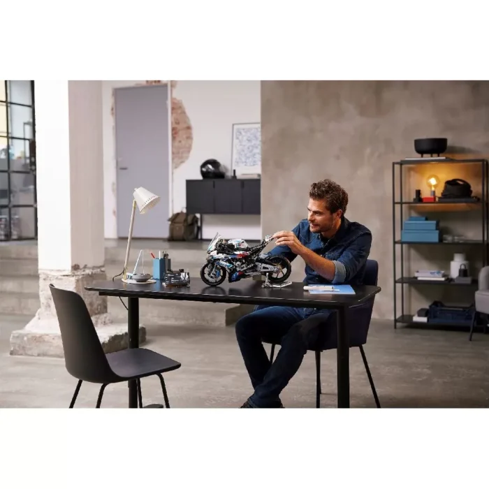 LEGO TECHNIC BMW M 1000 RR 42130 - imagine 8