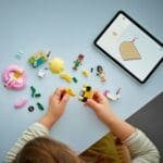 LEGO FRIENDS PETRECERE LA PISCINA CU UNICORNUL SI FLAMINGO 42658 - imagine 3