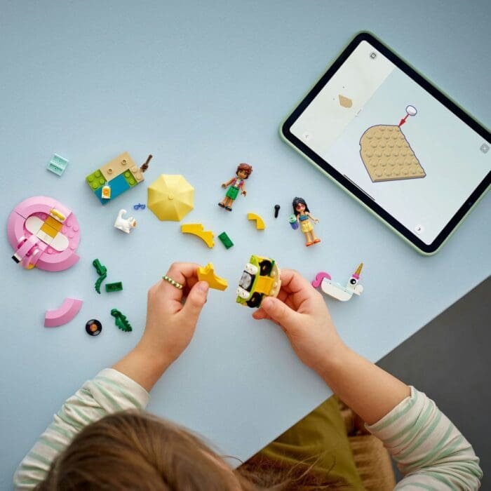 LEGO FRIENDS PETRECERE LA PISCINA CU UNICORNUL SI FLAMINGO 42658 - imagine 3