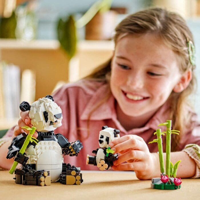 LEGO CREATOR ANIMALE SALBATICE: FAMILIA DE URSI PANDA 31165 - imagine 3