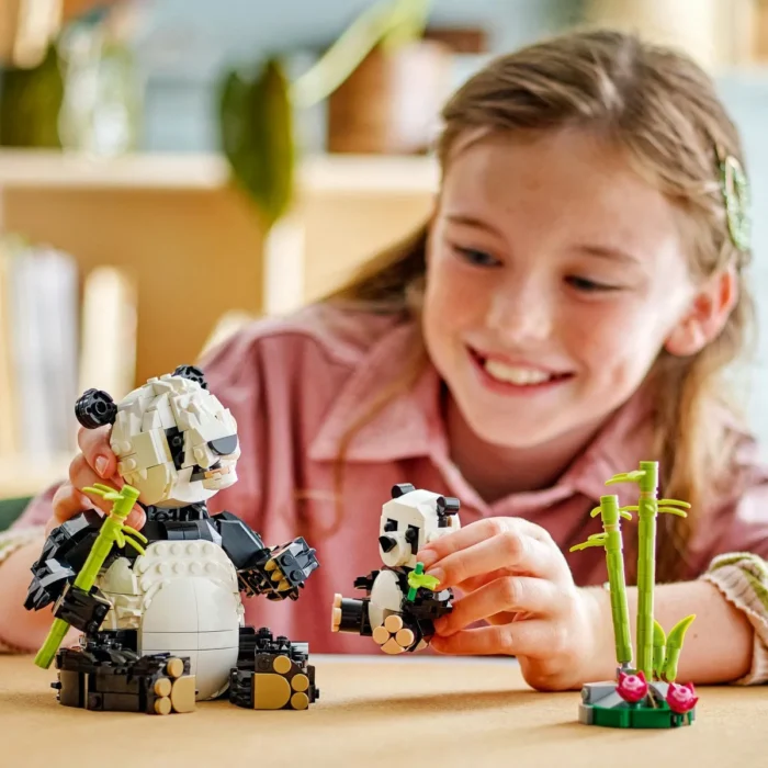 LEGO CREATOR ANIMALE SALBATICE: FAMILIA DE URSI PANDA 31165 - imagine 12
