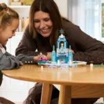 LEGO DISNEY FROZEN AVENTURA CU SANIA PE SINE LA CASTELUL DE GHEATA  AL ELSEI 43281 - imagine 12