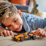 LEGO CITY PILOT F1 CU MASINA DE CURSE MCLAREN 60442 - imagine 4