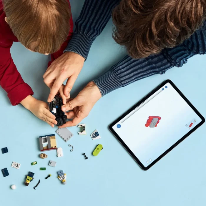 LEGO CITY URMARIRE CU MOTOCICLETA DE POLITIE 60455 - imagine 13