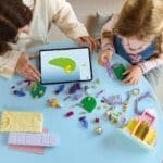 LEGO GABBYS DOLLHOUSE FILMUL MUNTELE DE DULCIURI SI GRADINA LUI KITTY 11205 - imagine 4