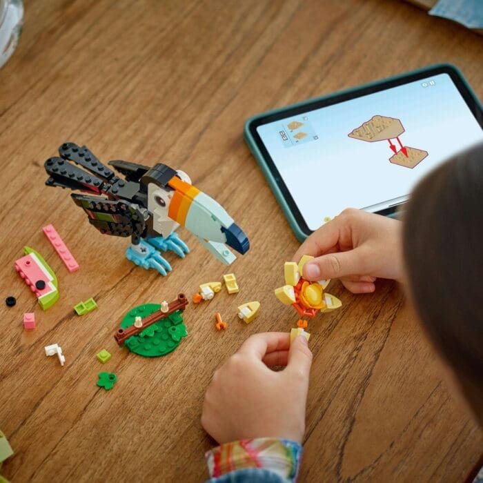 LEGO CREATOR ANIMALE SALBATICE TUCAN TROPICAL 31173 - imagine 4