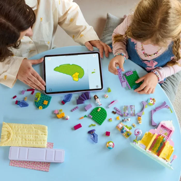 LEGO GABBYS DOLLHOUSE FILMUL MUNTELE DE DULCIURI SI GRADINA LUI KITTY 11205 - imagine 13