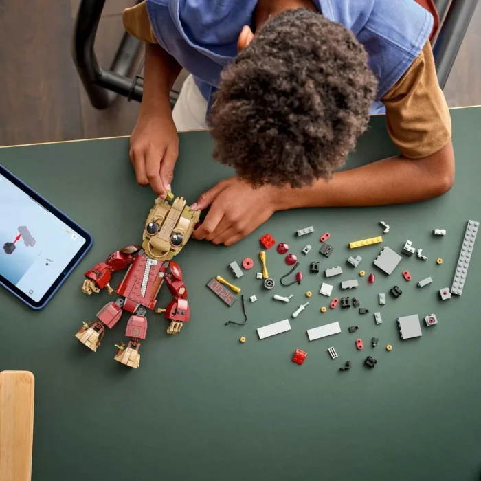 LEGO MARVEL GROOT IN UNIFORMA RAVAGER 76341 - imagine 13