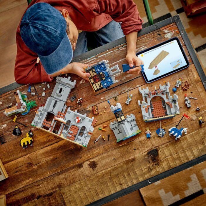 LEGO CREATOR CASTEL MEDIEVAL CU CAI SI CAVALERI 31168 - imagine 4