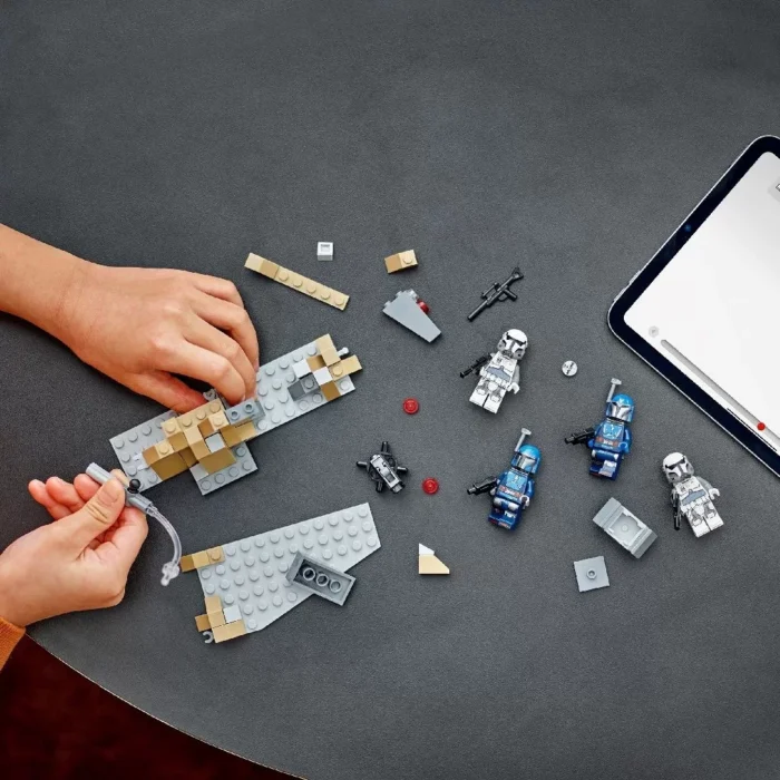 LEGO STAR WARS TM PACHET DE LUPTA AMBUSCADA PE MANDALORE 75373 - imagine 9