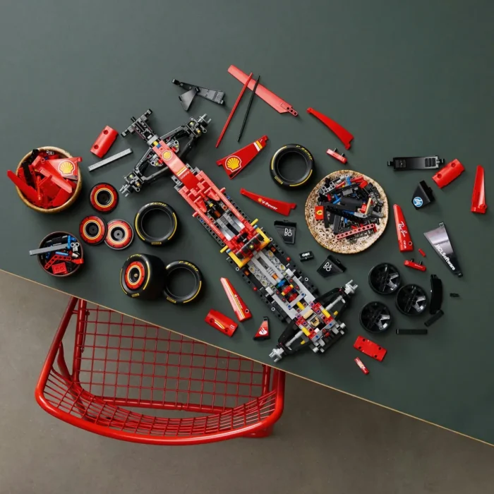 LEGO TECHNIC MASINA F1 FERRARI SF-24 42207 - imagine 13