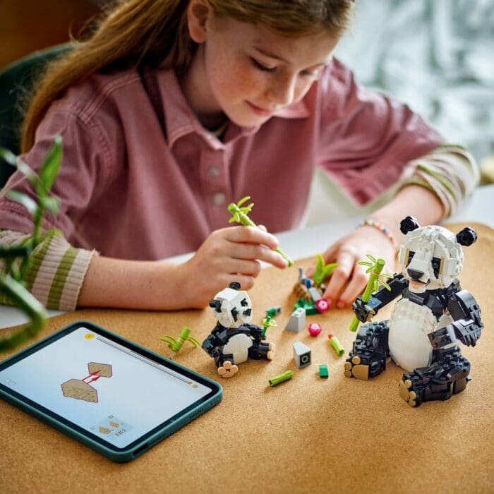 LEGO CREATOR ANIMALE SALBATICE: FAMILIA DE URSI PANDA 31165 - imagine 4