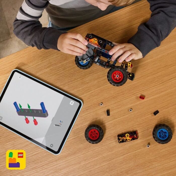 LEGO TECHNIC MONSTER JAM GRAVE DIGGER FOC SI GHEATA 42219 - imagine 5