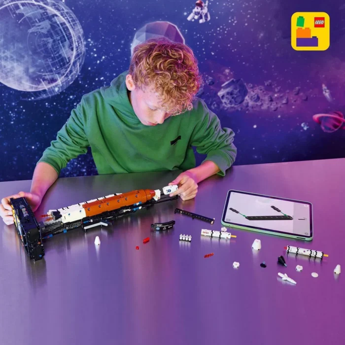 LEGO TECHNIC RACHETA SISTEMULUI DE LANSARE SPATIALA NASA ARTEMIS 42221 - imagine 13