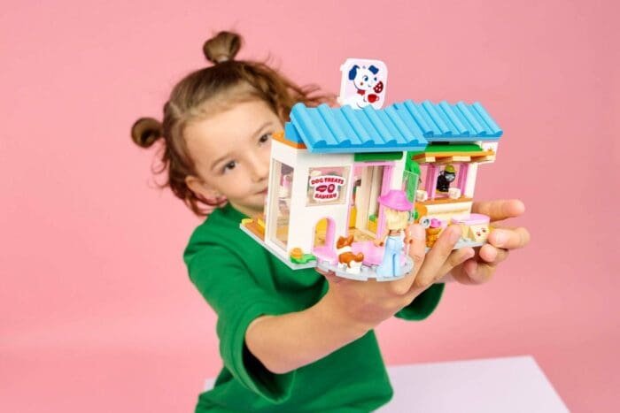 LEGO FIRENDS BRUTARIE CU BUNATATI PENTRU CAINI 42677 - imagine 6