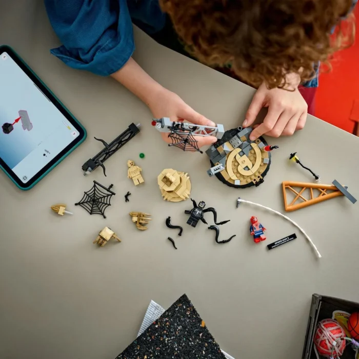 LEGO MARVEL BATALIE MEMORABILA OMUL PAIANJEN VS SANDMAN 76334 - imagine 13