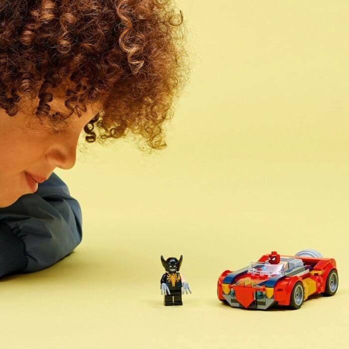 LEGO MARVEL OMUL PAIANJEN IN MASINA VS WOLVERINE VENOMIZAT 76336 - imagine 5