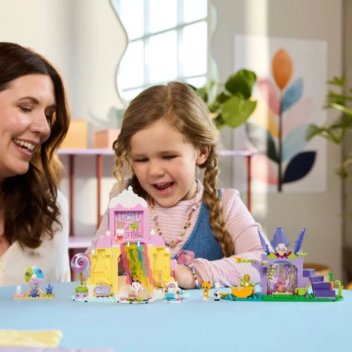 LEGO GABBYS DOLLHOUSE FILMUL MUNTELE DE DULCIURI SI GRADINA LUI KITTY 11205 - imagine 14