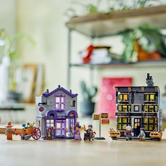 LEGO HARRY POTTER TM OLLIVANDER SI MAGAZINUL DE HAINE AL LUI MADAM MALKIN 76439 - imagine 5