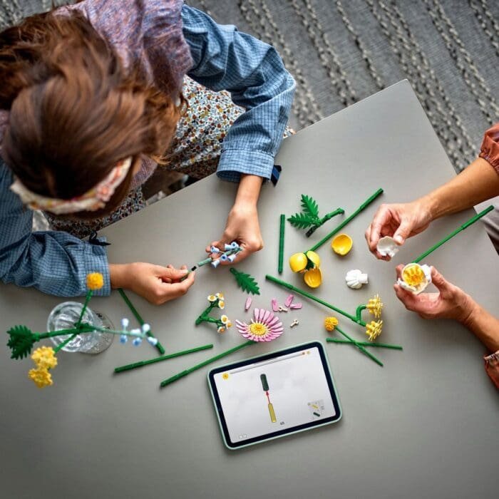 LEGO BOTANICALS MIC BUCHET DE FLORI PASTEL 10347 - imagine 7