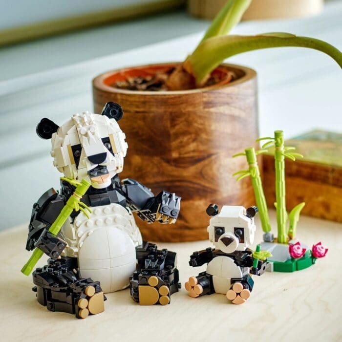 LEGO CREATOR ANIMALE SALBATICE: FAMILIA DE URSI PANDA 31165 - imagine 5