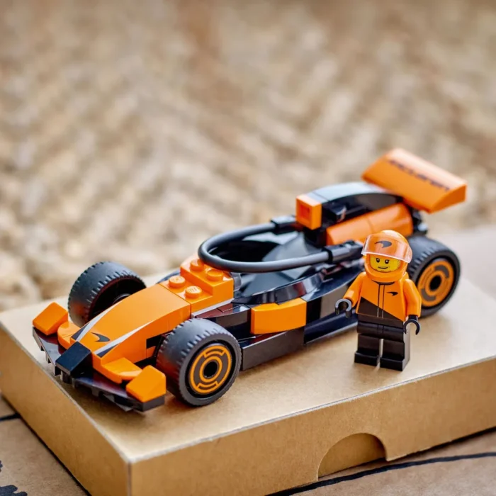 LEGO CITY PILOT F1 CU MASINA DE CURSE MCLAREN 60442 - imagine 6