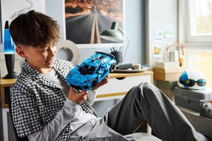 LEGO TECHNIC CHEVROLET CORVETTE STINGRAY ALBASTRU 42217 - imagine 8