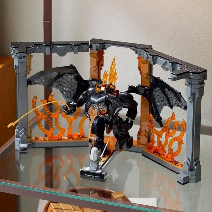 LEGO ICONS STAPANUL INELELOR DIORAMA PENTRU BIBLIOTECA CU UN BARLOG 10367 - imagine 7