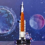 LEGO TECHNIC RACHETA SISTEMULUI DE LANSARE SPATIALA NASA ARTEMIS 42221 - imagine 18