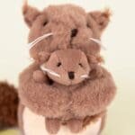 Veverita de plus cu puiut, Egmont Toys