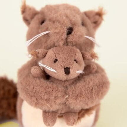 Veverita de plus cu puiut, Egmont Toys