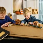 LEGO MINECRAFT ATACUL EVOCATORILOR ASUPRA SATULUI 21596 - imagine 12