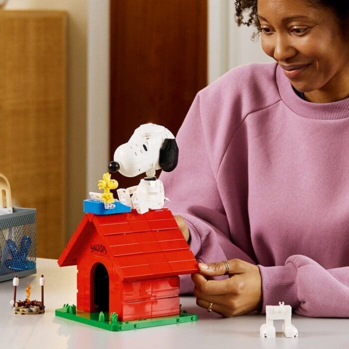 LEGO IDEAS PEANUTS CASUTA LUI SNOOPY 21368 - imagine 4