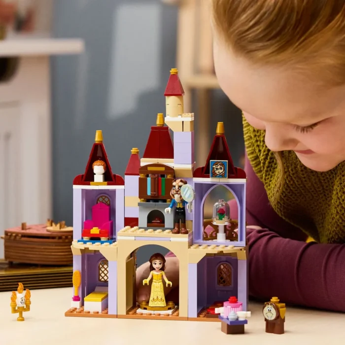 LEGO DISNEY PRINCESS CASTELUL FERMECAT AL LUI BELLE SI AL BESTIEI 43289 - imagine 12