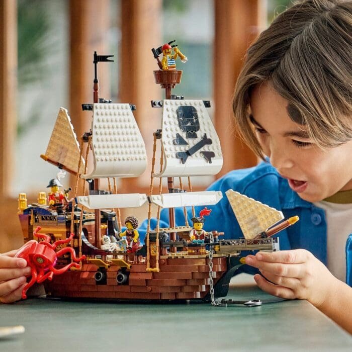 LEGO CREATOR CORABIE DE PIRATI EMBLEMATICA 31387 - imagine 4