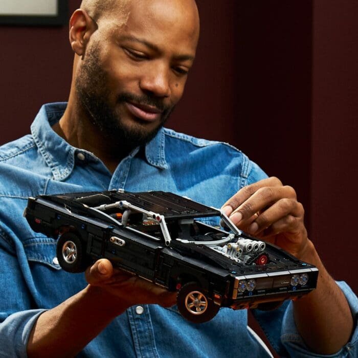 LEGO TECHNIC MASINA DODGE CHARGER R/T DIN FAST AND FURIOUS 42231 - imagine 8