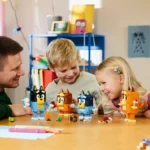 LEGO BLUEY FAMILIA LUI BLUE DIN CARAMIZI 11217 - imagine 12