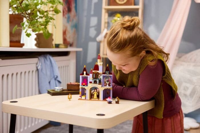 LEGO DISNEY PRINCESS CASTELUL FERMECAT AL LUI BELLE SI AL BESTIEI 43289 - imagine 8