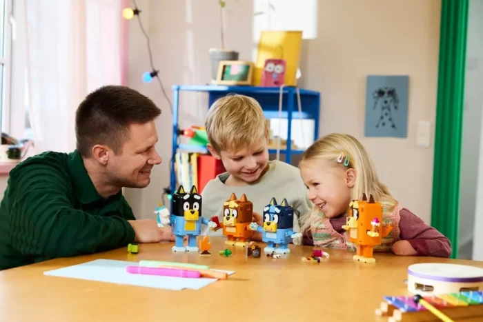 LEGO BLUEY FAMILIA LUI BLUE DIN CARAMIZI 11217 - imagine 14