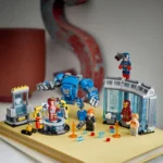 LEGO SUPER HEROES LABORATORUL LUI IRON MAN SALA ARMURILOR 76315 - imagine 13