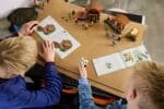 LEGO MINECRAFT ATACUL EVOCATORILOR ASUPRA SATULUI 21596 - imagine 7