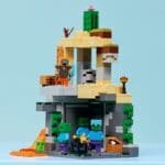 LEGO MINECRAFT TEMNITA CU ZOMBI 21587 - imagine 2