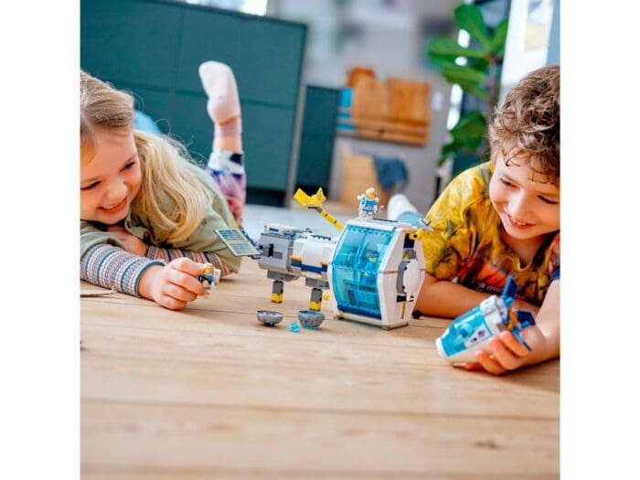 LEGO CITY STATIE SPATIALA SELENARA 60349 - imagine 3