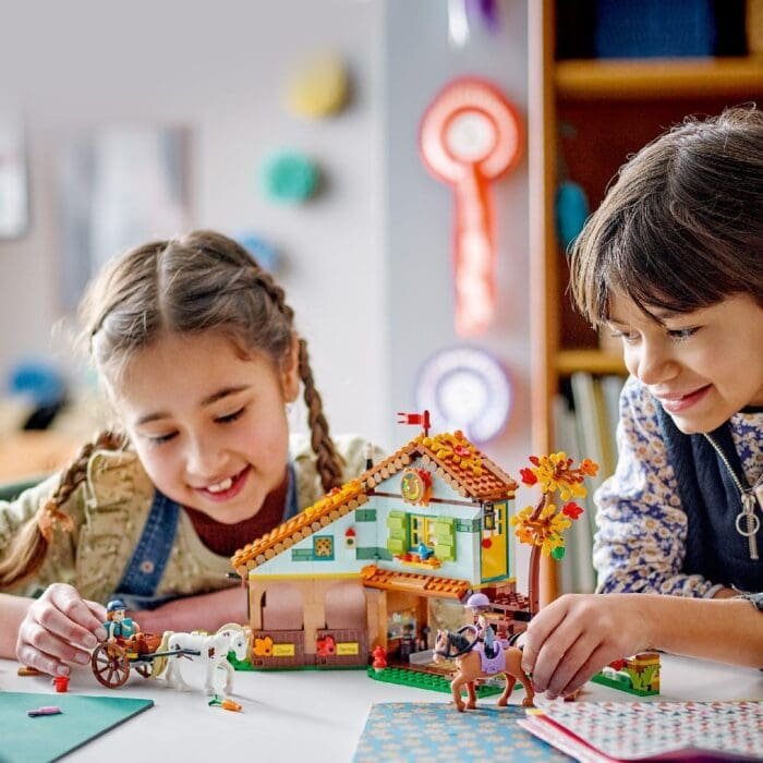 LEGO FRIENDS GRAJDUL PENTRU CAI AL LUI AUTUMN 41745 - imagine 3