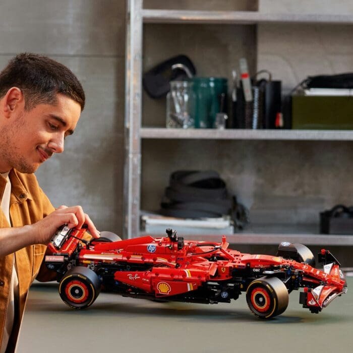 LEGO TECHNIC MASINA F1 FERRARI SF-24 42207 - imagine 3