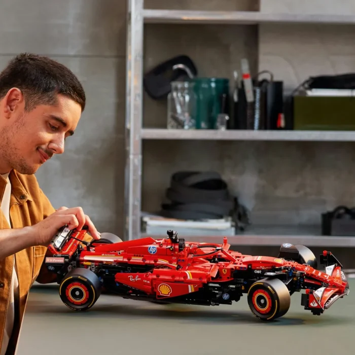 LEGO TECHNIC MASINA F1 FERRARI SF-24 42207 - imagine 12
