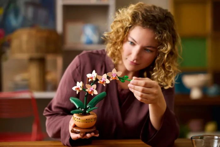 LEGO BOTANICALS MINI ORHIDEE 10343 - imagine 12