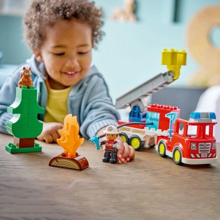 LEGO DUPLO CAMION DE POMPIERI CU FURTUN SI POMPIER 10473 - imagine 4