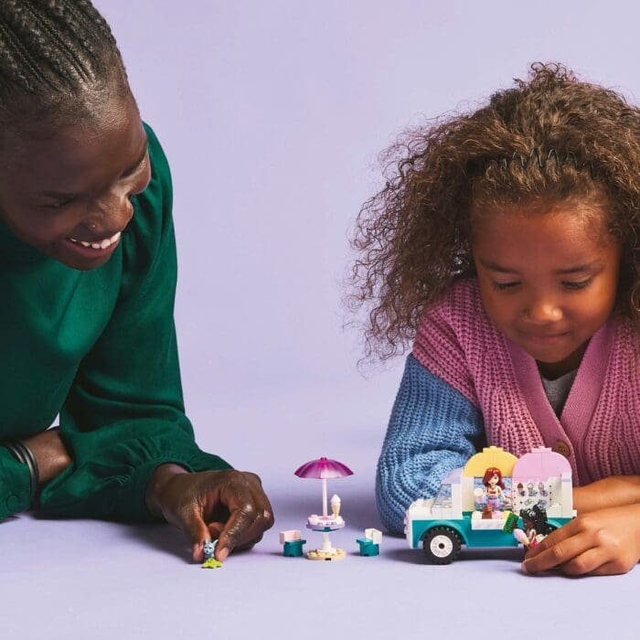 LEGO FRIENDS FURGONETA DE INGHETATA IN ORASUL HEARTLAKE 42644 - imagine 3